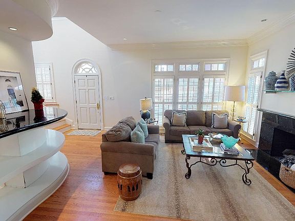 4th image of 1141 Dilworth Crescent Row