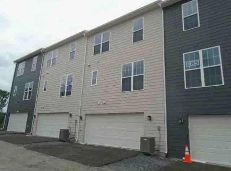 1123 James St — Photo 2