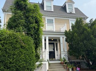 27 Hammond St #1, Cambridge, MA 02138