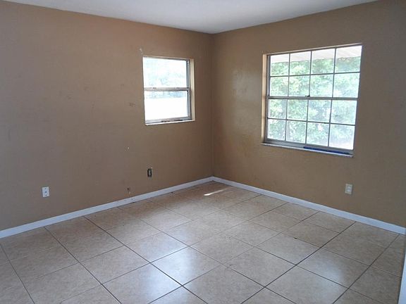 3rd image of 3419 SE 21st Ave