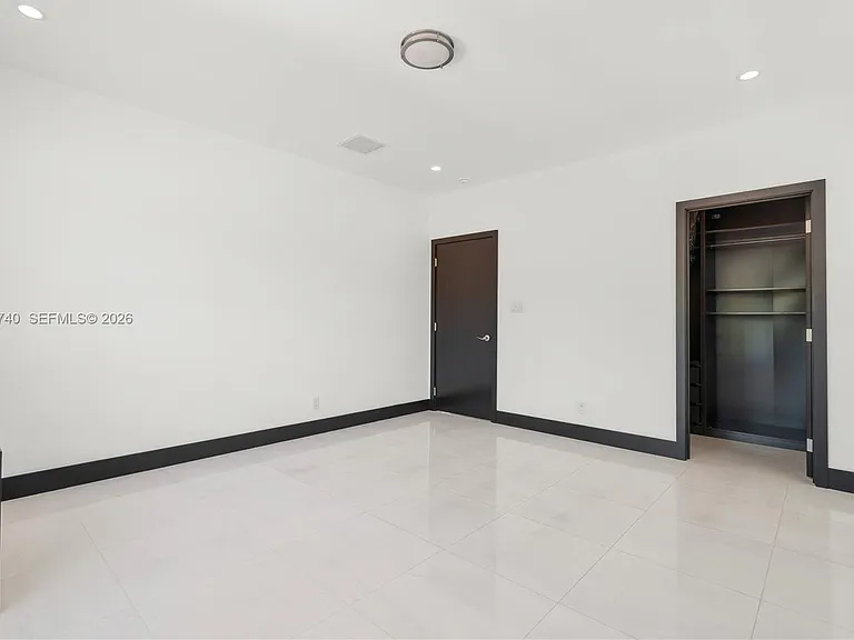 519 Alhambra Cir — Photo 62