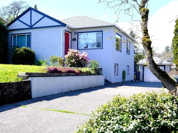 3044 Austin Ave, Saanich, BC V9A 2L2