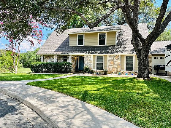 2nd image of 214 Park Village Ln