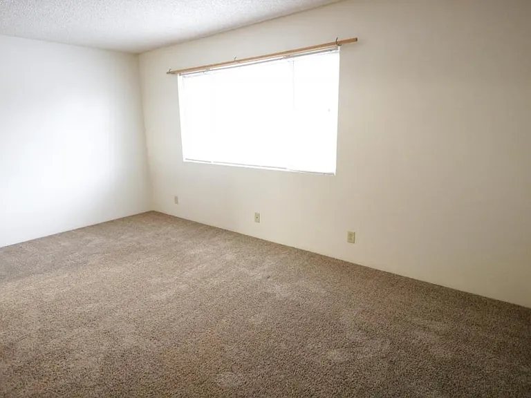 1315 D St #8 — Photo 4