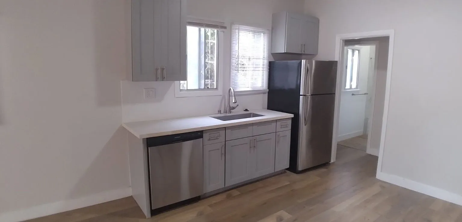 1 bed, 1.0 bath, $2,195 — Photo 2