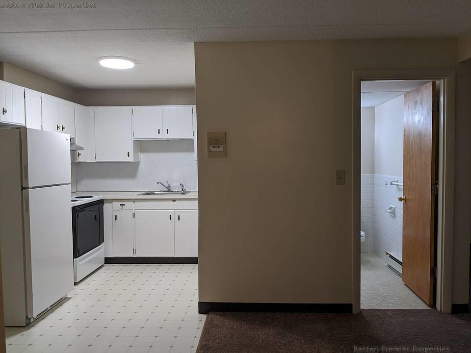 1st image of 176 Presidents Ln #203A