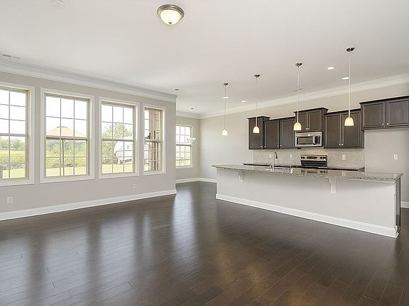2nd image of 344 Meadowpark Ln