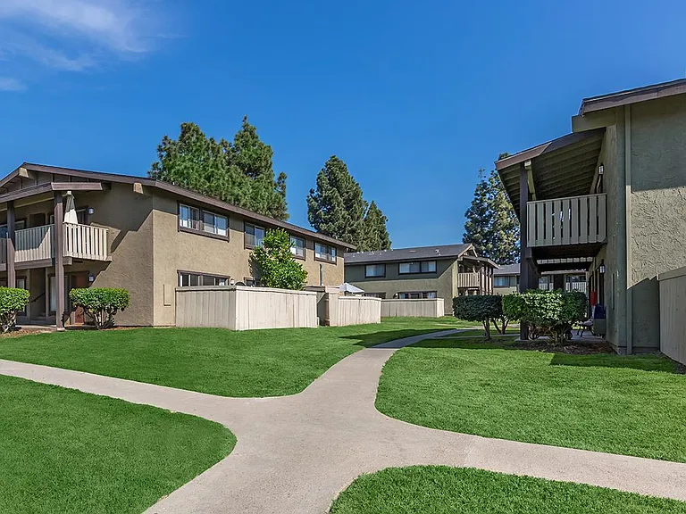 Saddleback Ranch Apartments — Photo 44