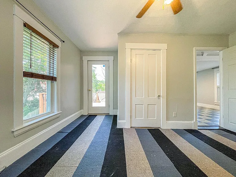 27 Brentwood St #2 — Photo 33