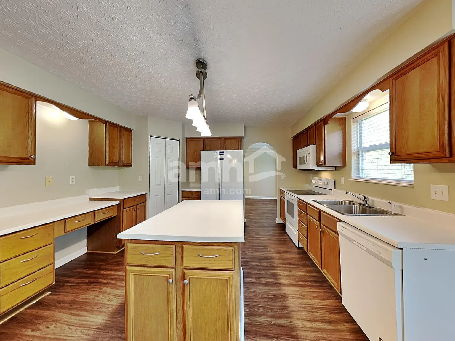 4 bed, 2.5 bath, 2436 sqft, $2,850 — Photo 3
