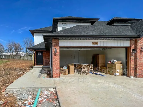 801 E Watermill Cir, Ozark, MO 65721