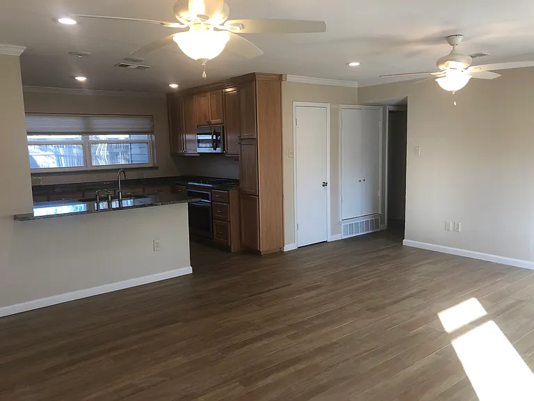 1205 Fairfield St — Photo 3