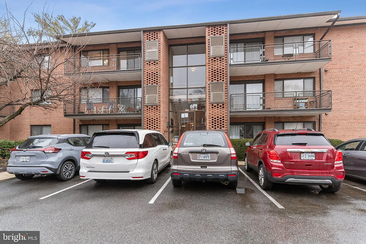 Building Photo - 4371 Cherry Hill Rd #204