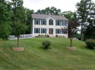 37 Park Ln, Hooksett, NH 03106