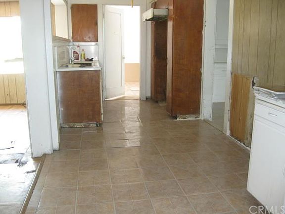 4th image of 479 E Rialto Ave