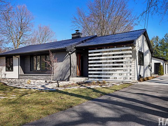 3rd image of 2913 Jackson Dr