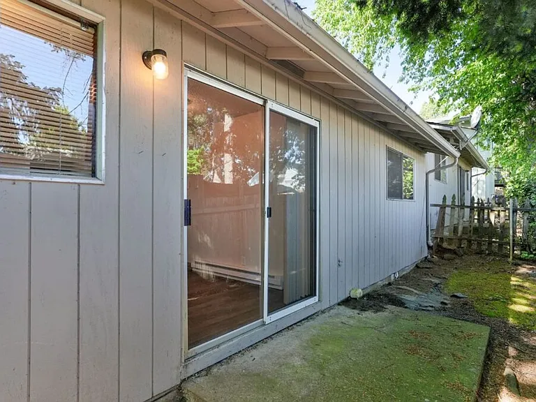 080-Salem Heights — Photo 13