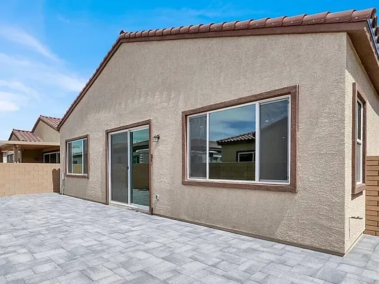 851 Klamath Springs St — Photo 15