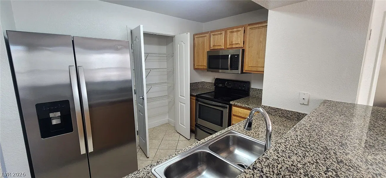 2 bed, 2.0 bath, 893 sqft, $1,450 — Photo 4