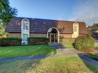 11010 NE 68th St APT 611, Kirkland, WA