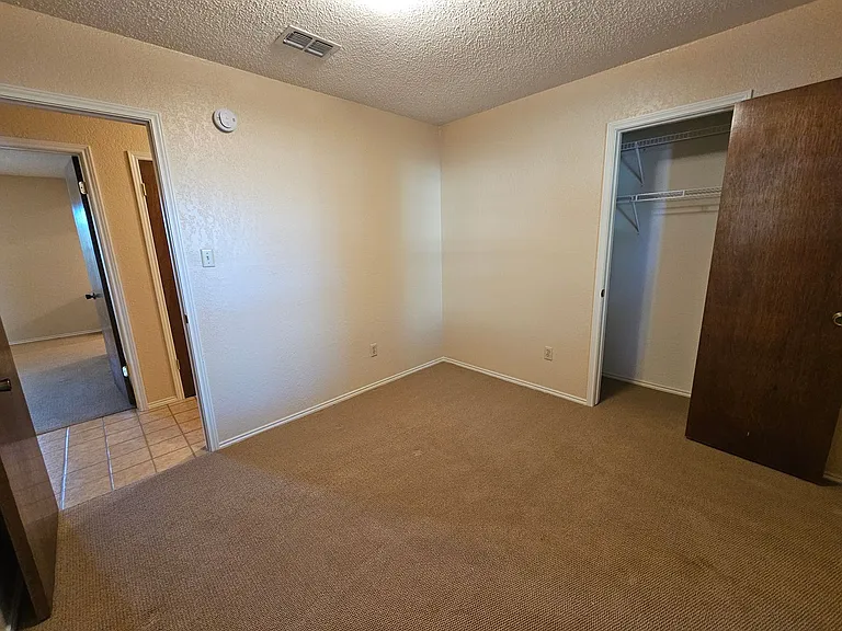 400 Hallmark Dr — Photo 23