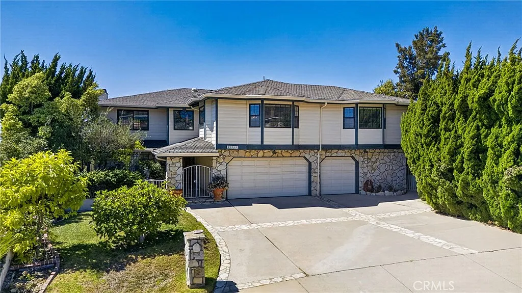 4 bed, 4580 sqft, $12,000 — Photo 1