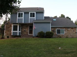 22 Knob Hill Rd, Hackettstown, NJ 07840