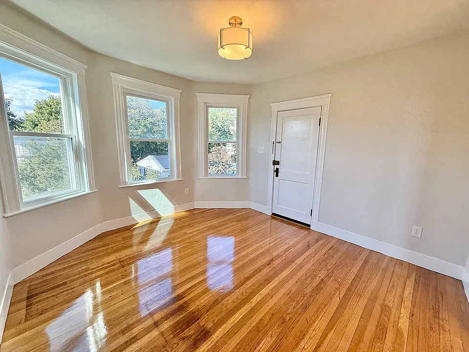 60 Waterhouse St #3