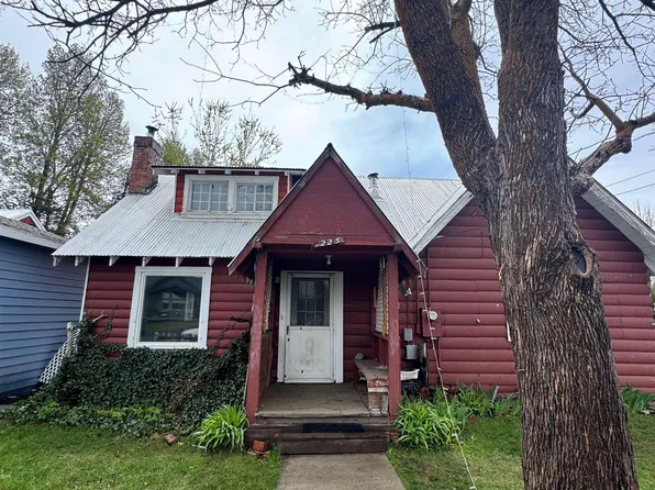 225 Lassen St, Chester, CA 96020