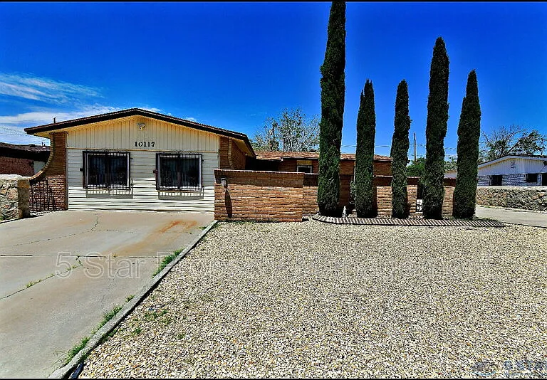 10117 Mercedes St — Photo 2
