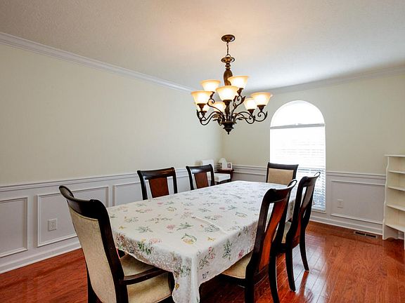 4th image of 11450 Woodcliff Dr