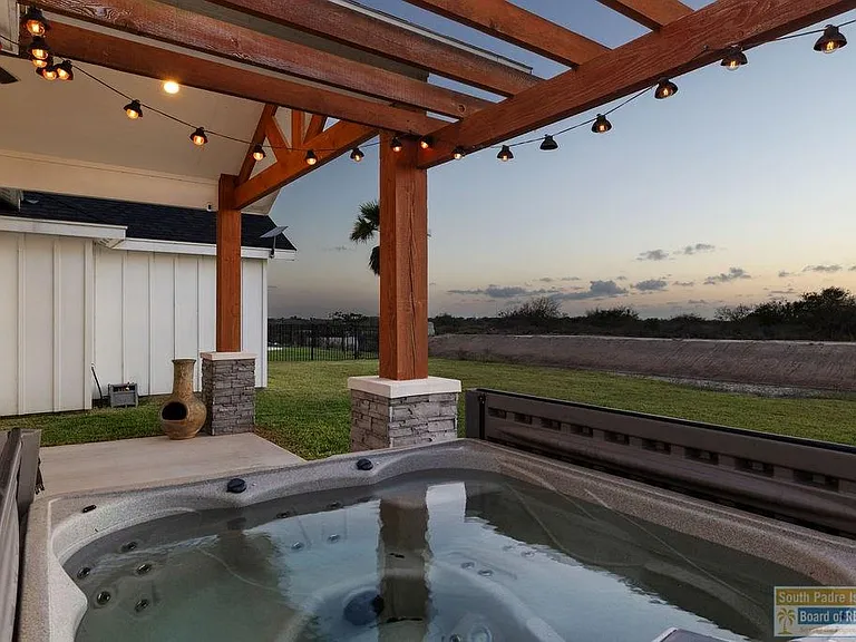124 Torrey Pines Rd — Photo 33