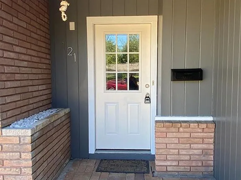 121 Tuna St — Photo 3