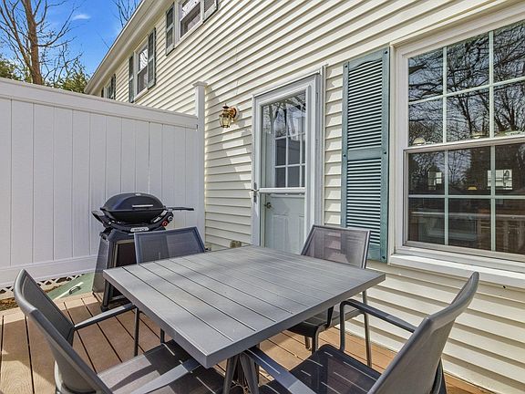 3rd image of 962 Islington Street #1