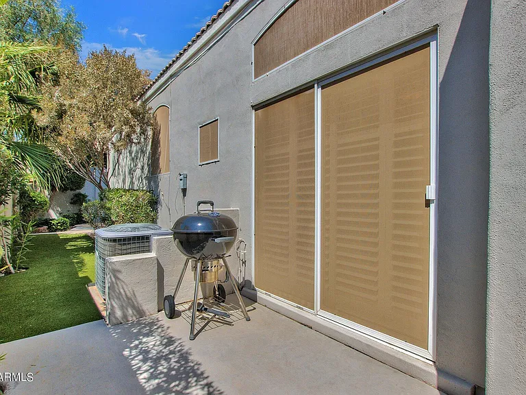 1138 E Amberwood Dr — Photo 33