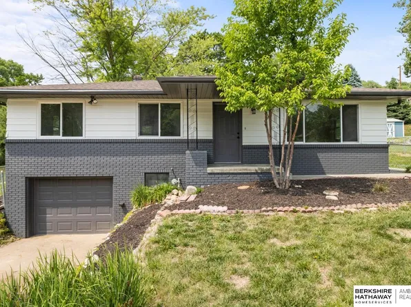 2102 Pleasantview Ln, Bellevue, NE 68005