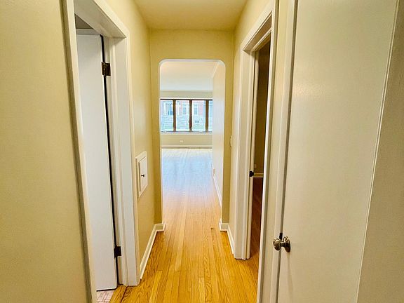 3rd image of 6111 N Sauganash Ave #1