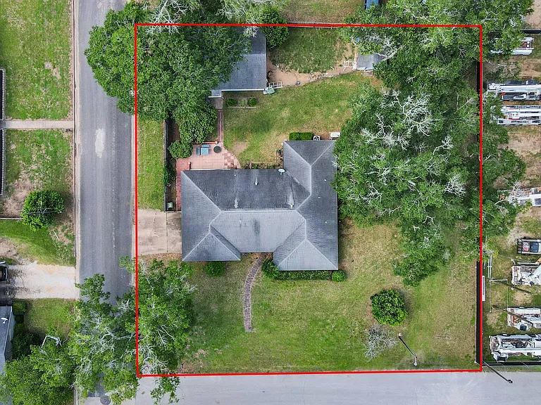 2601 Holly St — Photo 22