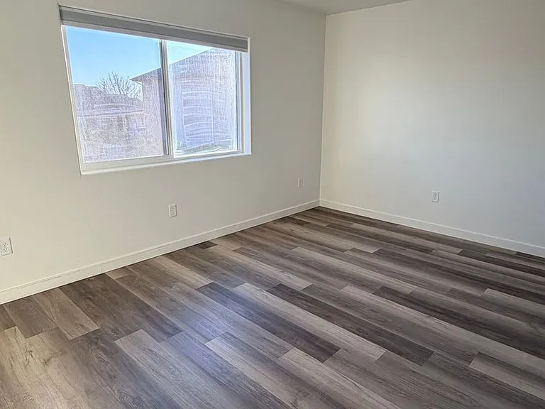 420-522 F St NE — Photo 8