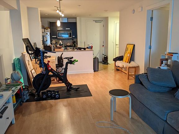 5th image of 300 Berry St Unit 412