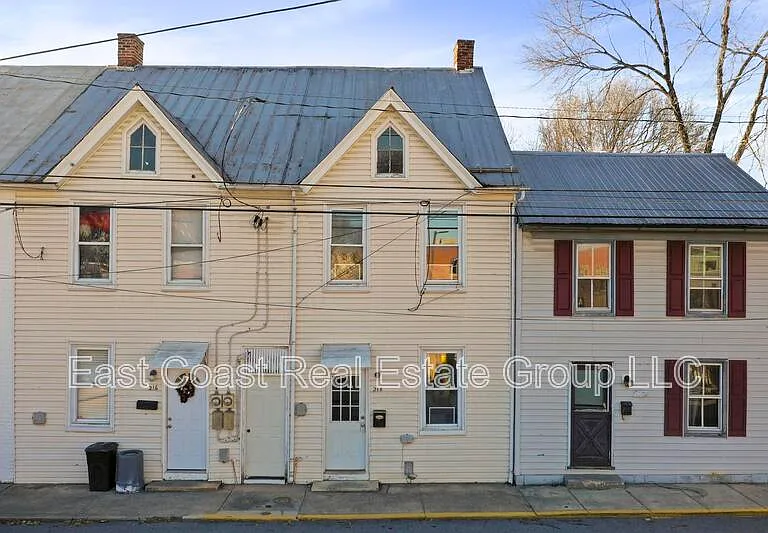 218 N College St — Photo 2