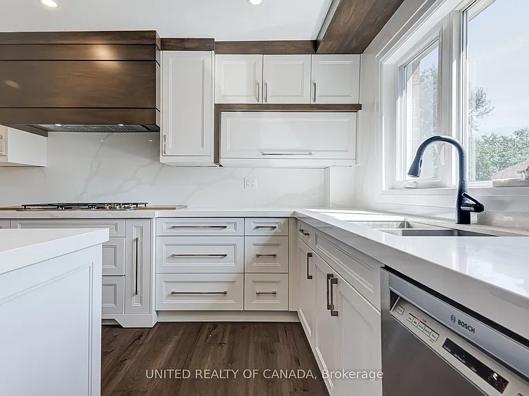 615 Sandford St — Photo 16