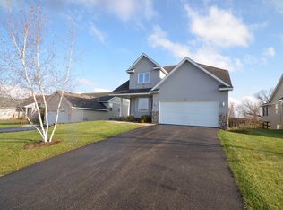 21380 Hytrail Cir, Lakeville, MN 55044