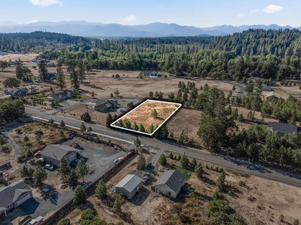 597 E Forks Cir #21, Cave Junction, OR 97523