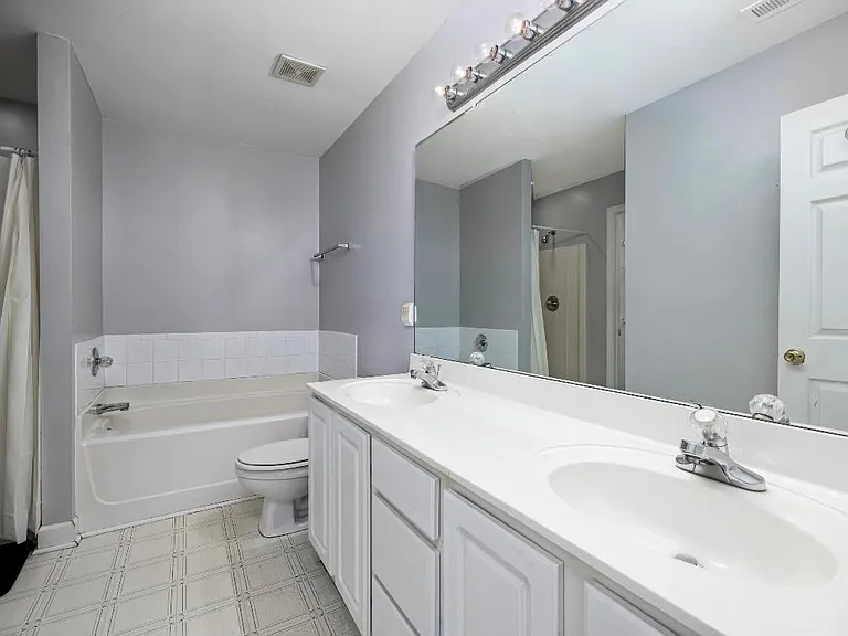 3209 Livia Cir — Photo 8