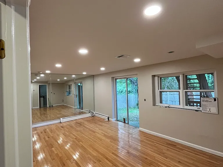 Family Room (3rd look - empty)