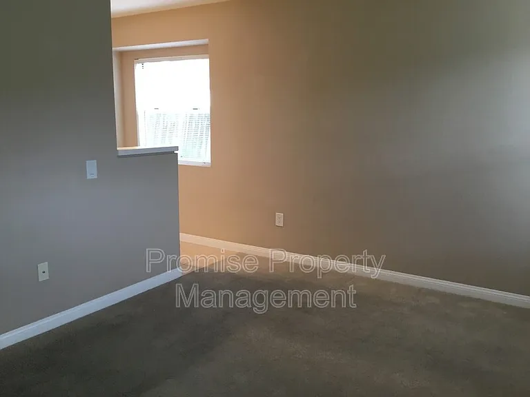 5247 Hubbert St — Photo 11