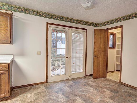 3rd image of 213 South Street