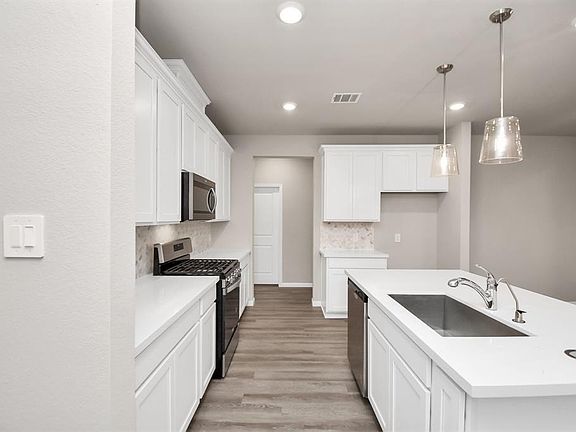 4th image of 5810 Linda Cove Ln