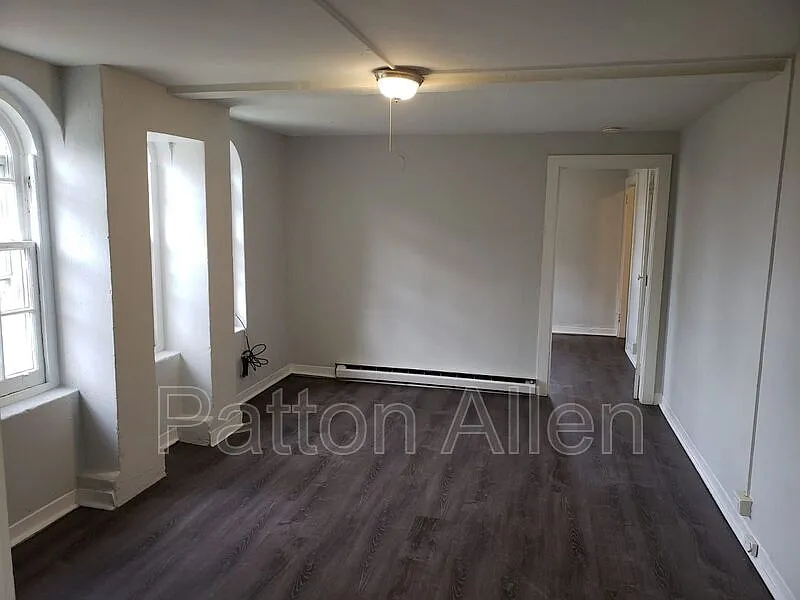 1 bed, 1.0 bath, $1,250 — Photo 2